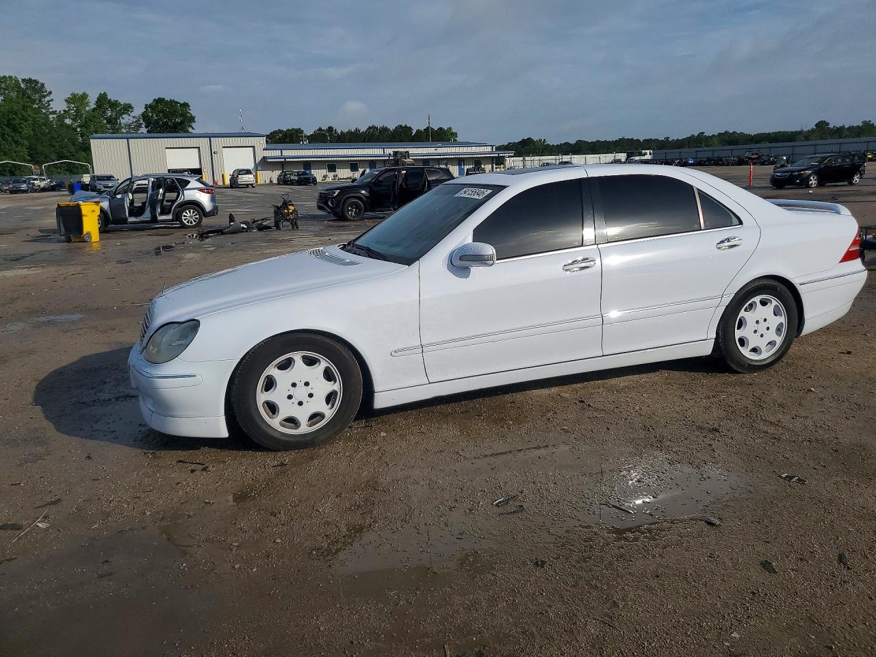 2000 Mercedes-Benz S 320/430/500, VIN WDBNG75JXYA049013 — Side