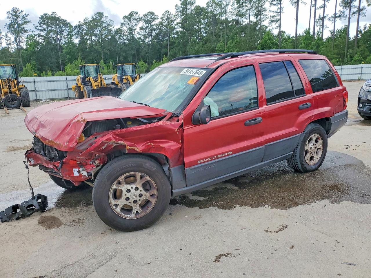 2003 Jeep Grand Cherokee Laredo, VIN 1J4GX48S03C577762 — Front end