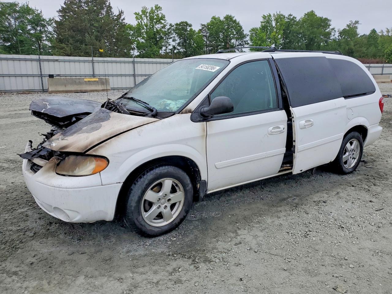 2007 Dodge Grand Caravan SXT, VIN 2D4GP44L97R287623 — Engine fire