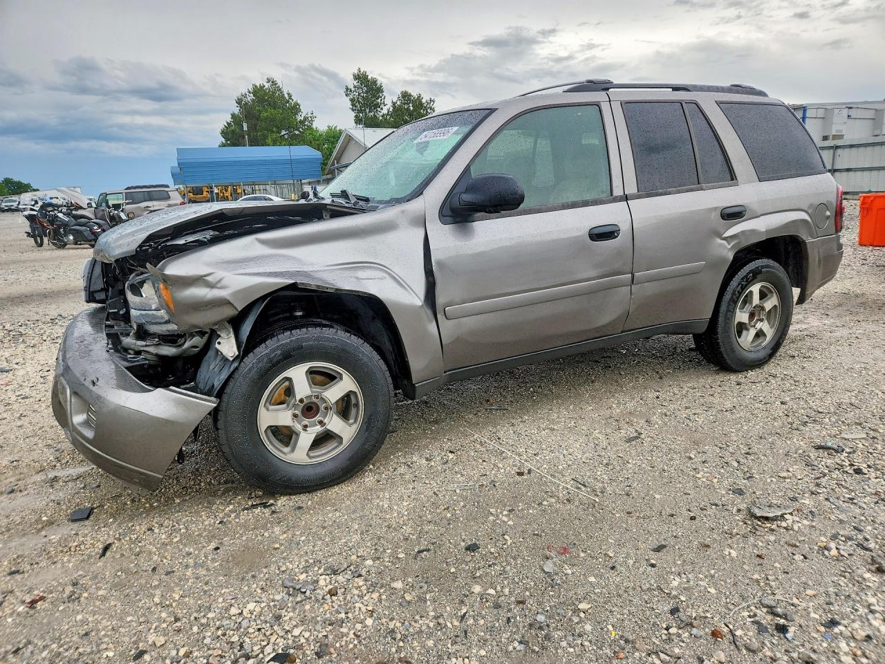 2006 Chevrolet TrailBlazer LS, VIN 1GNDS13S562192941 — Front end