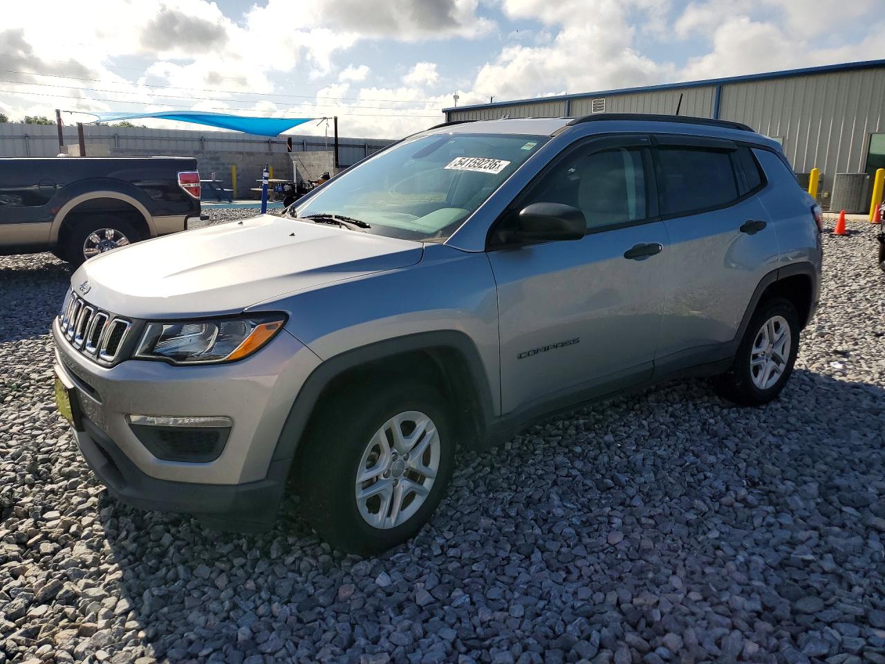 2018 Jeep Compass Sport, VIN 3C4NJDAB6JT422806 — Front end