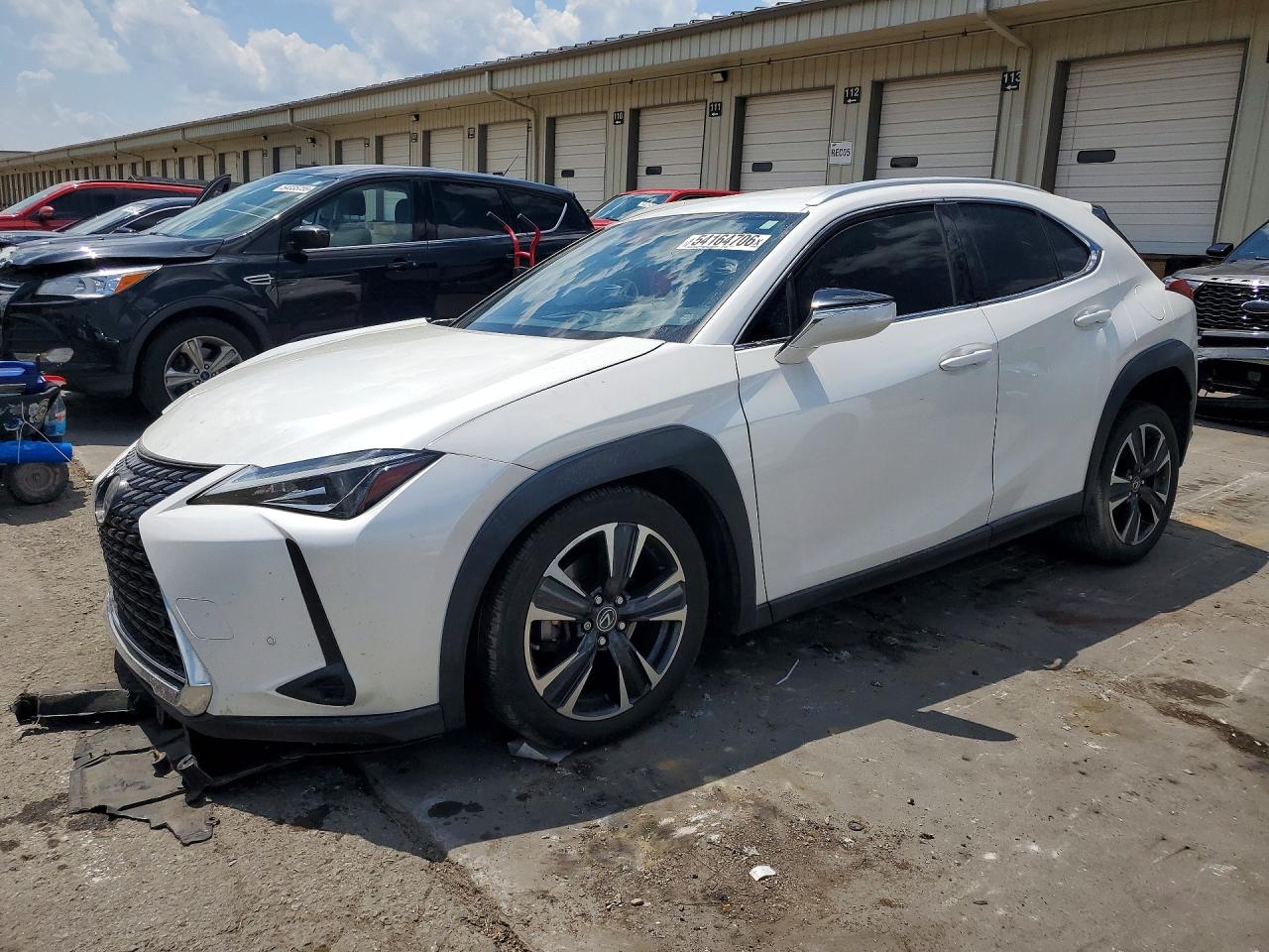 2021 Lexus UX 200, VIN JTHX3JBH2M2034805 — Перед