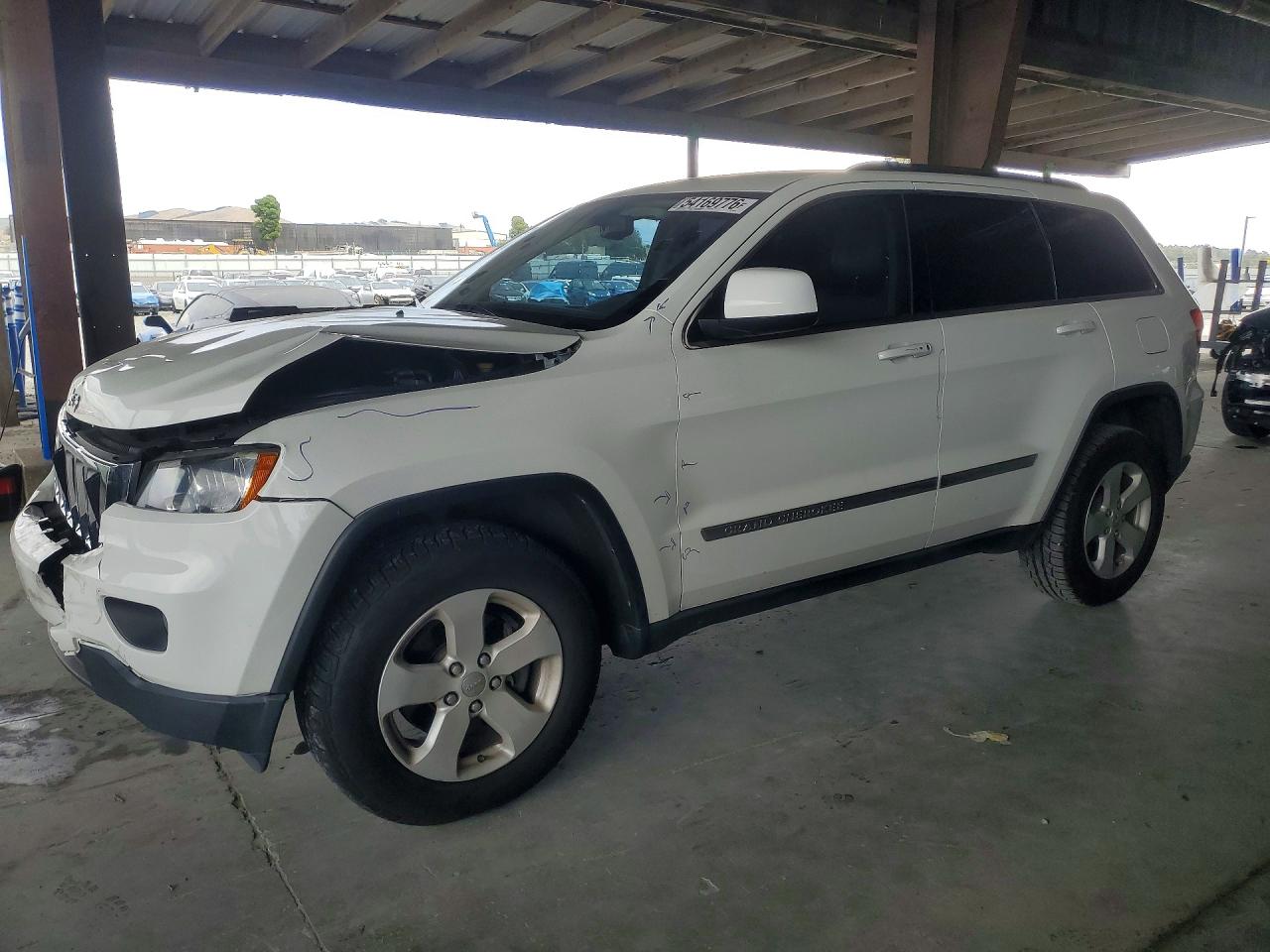 2013 Jeep Grand Cherokee Laredo, VIN 1C4RJFAG7DC650001 — Front end