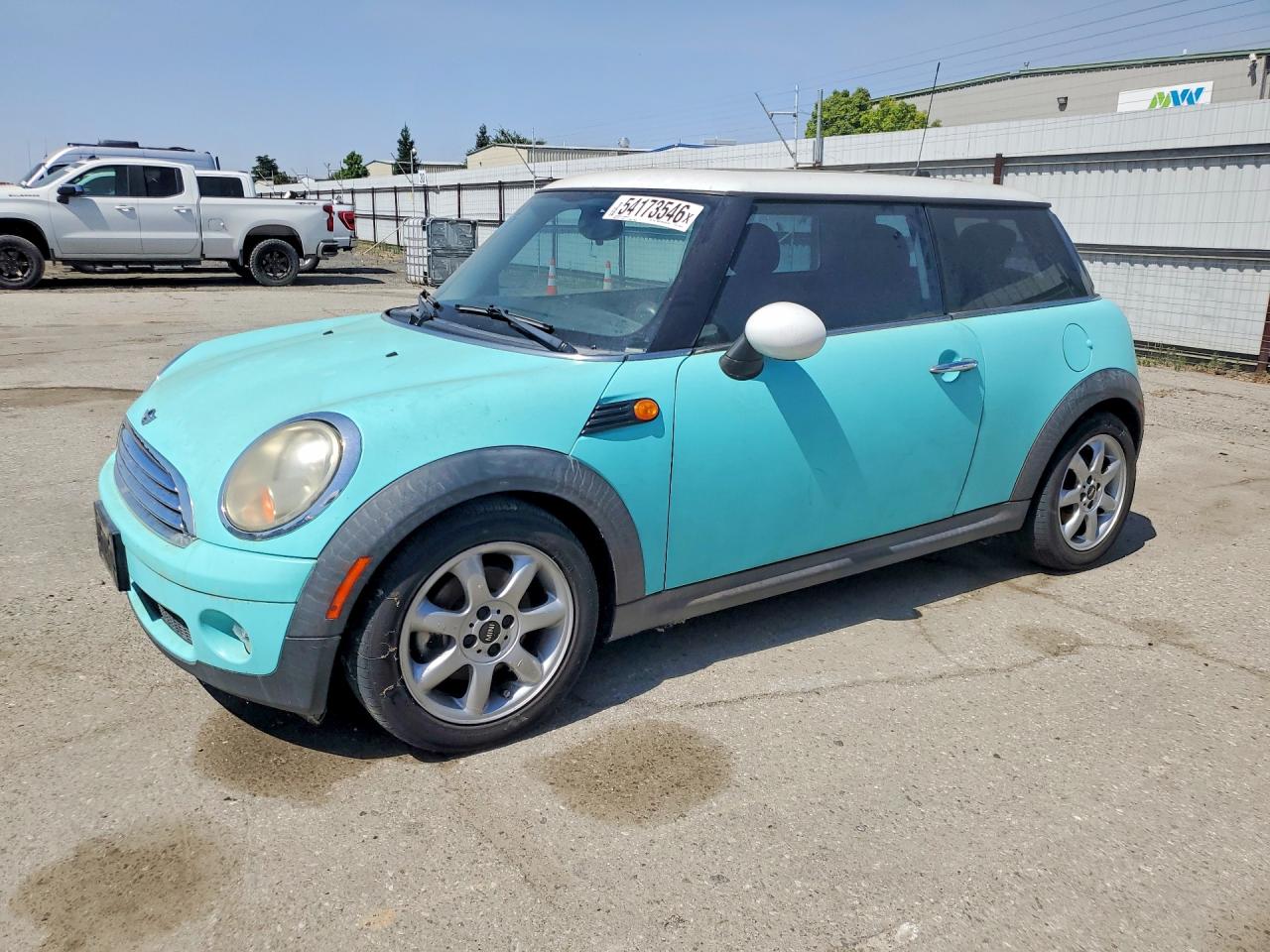 2009 MINI Hardtop, VIN WMWMF33519TW79262 — Minor dents and scratches