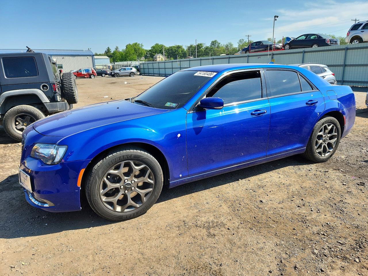 2018 Chrysler 300 S, VIN 2C3CCAGG6JH296575 — Бок
