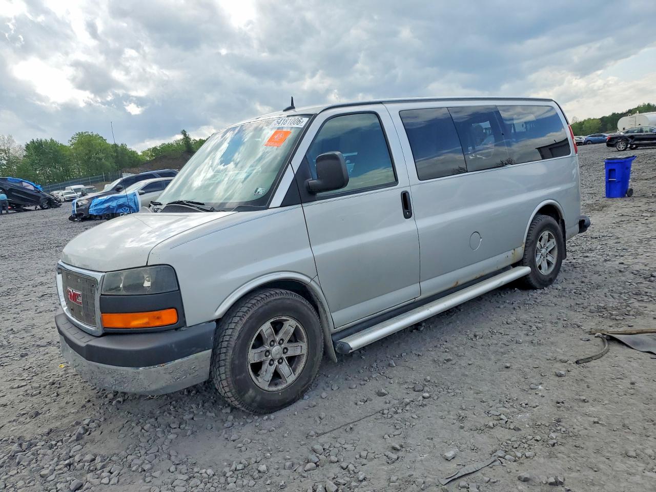 2011 GMC Savana 1LT, VIN 1GKS8CF45B1103722 — Rear end