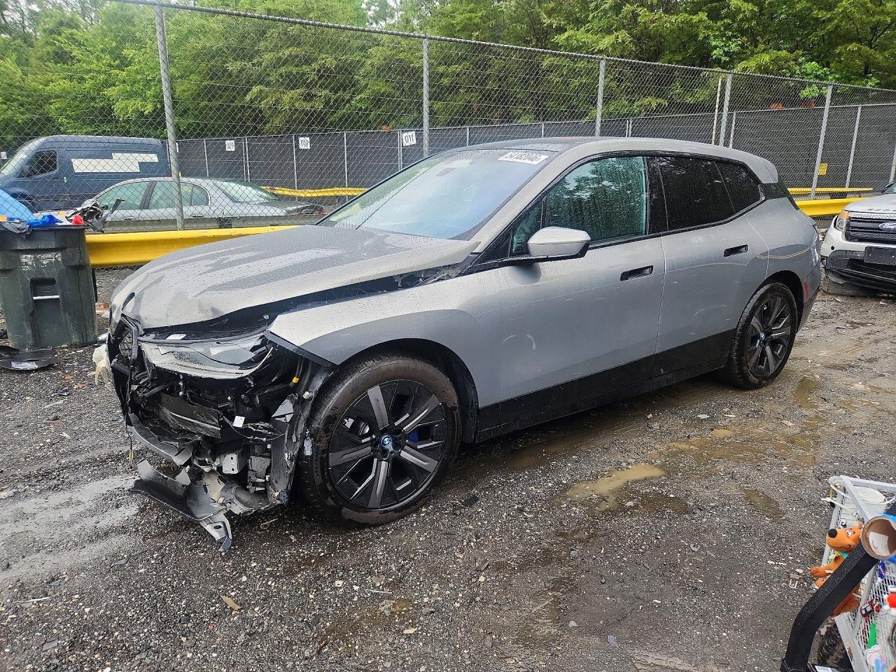 2024 BMW iX xDrive50, VIN WB523CF04RCN30486 — Front end