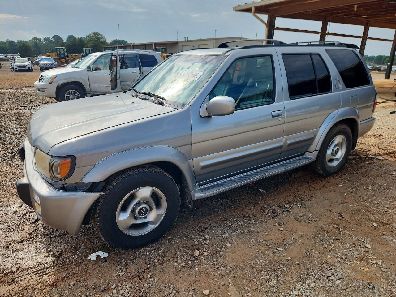 1999 Infiniti QX4 Luxury, VIN JNRAR07Y4XW066967 — Front end