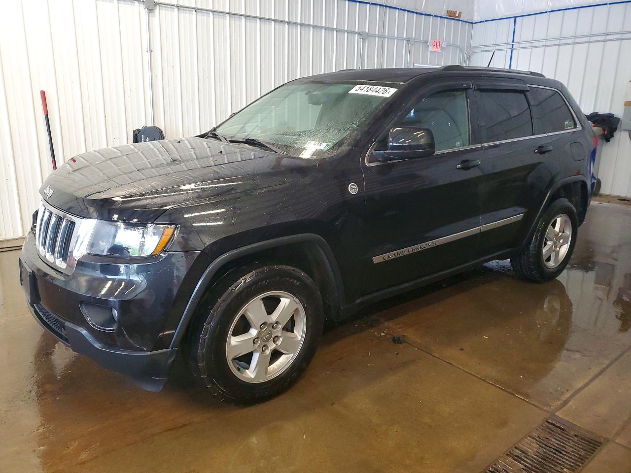 2013 Jeep Grand Cherokee Laredo, VIN 1C4RJFAG0DC502921 — Front end