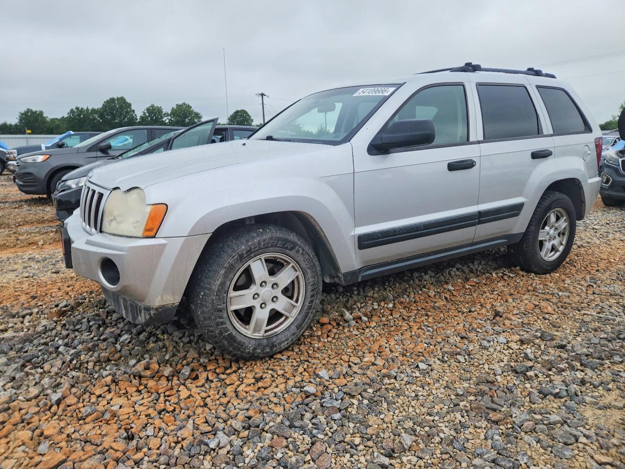 2005 Jeep Grand Cherokee Laredo, VIN 1J4GS48KX5C676218 — Minor dents and scratches