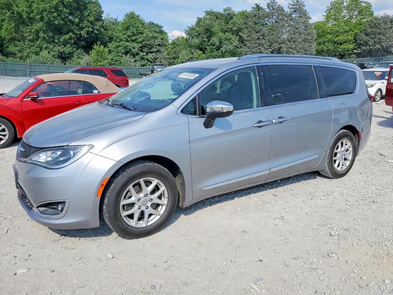 2020 Chrysler Pacifica Touring L, VIN 2C4RC1BG5LR279681 — Auction photo