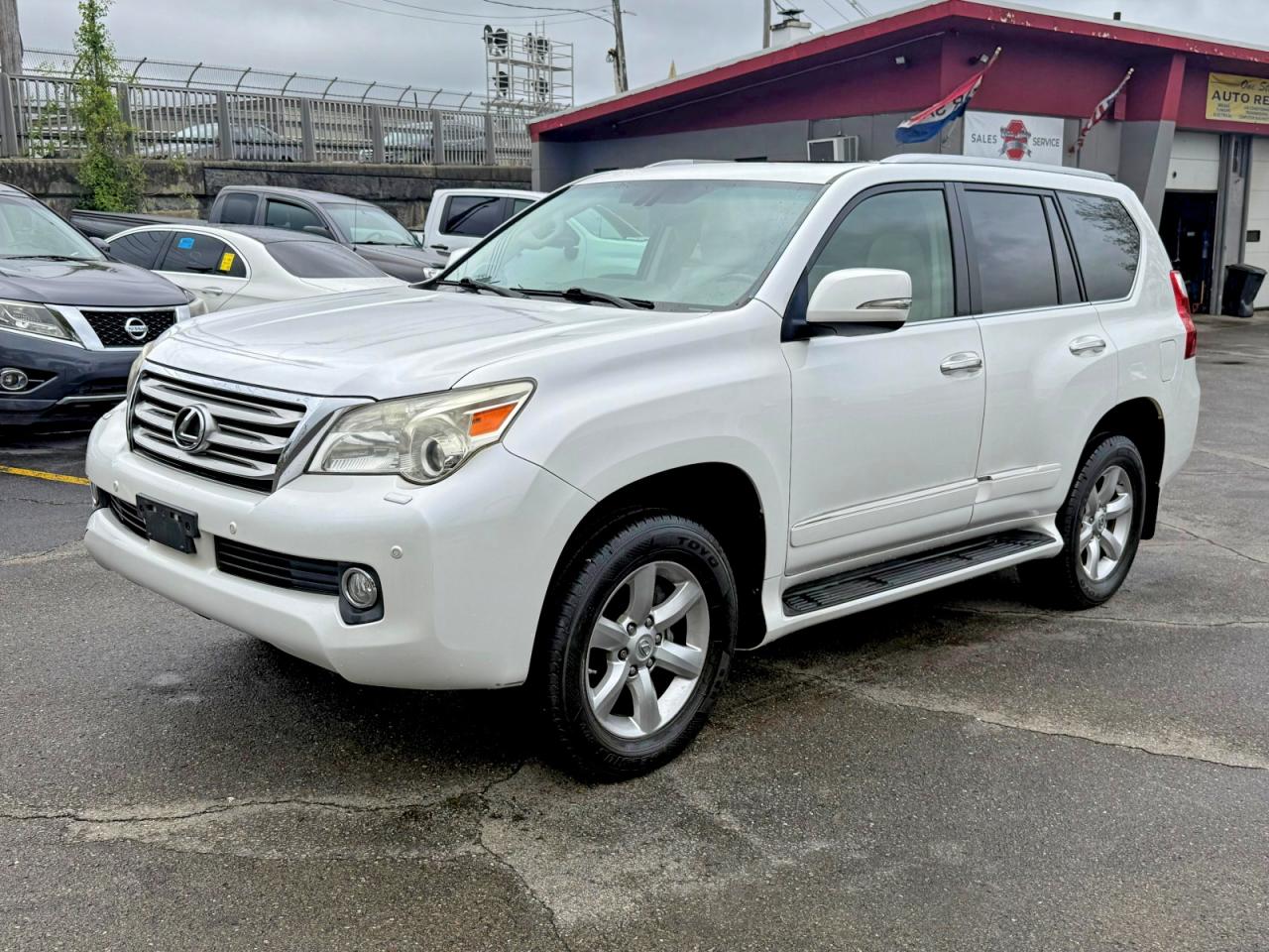 2011 Lexus GX 460 Premium, VIN JTJJM7FX9B5032499 — Minor dents and scratches