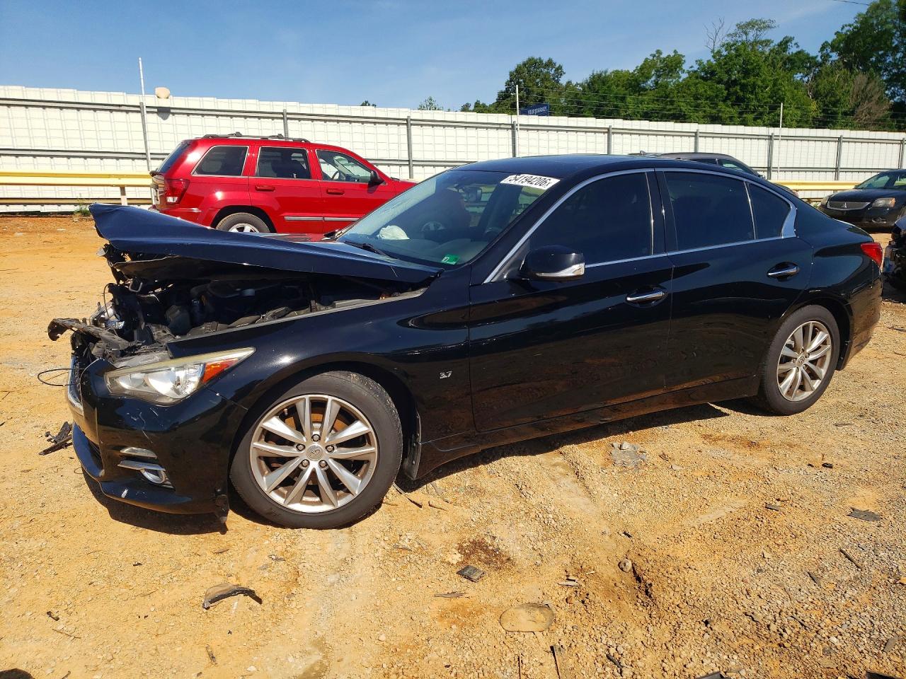 2015 Infiniti Q50 Premium, VIN JN1BV7AP4FM343400 — Front end
