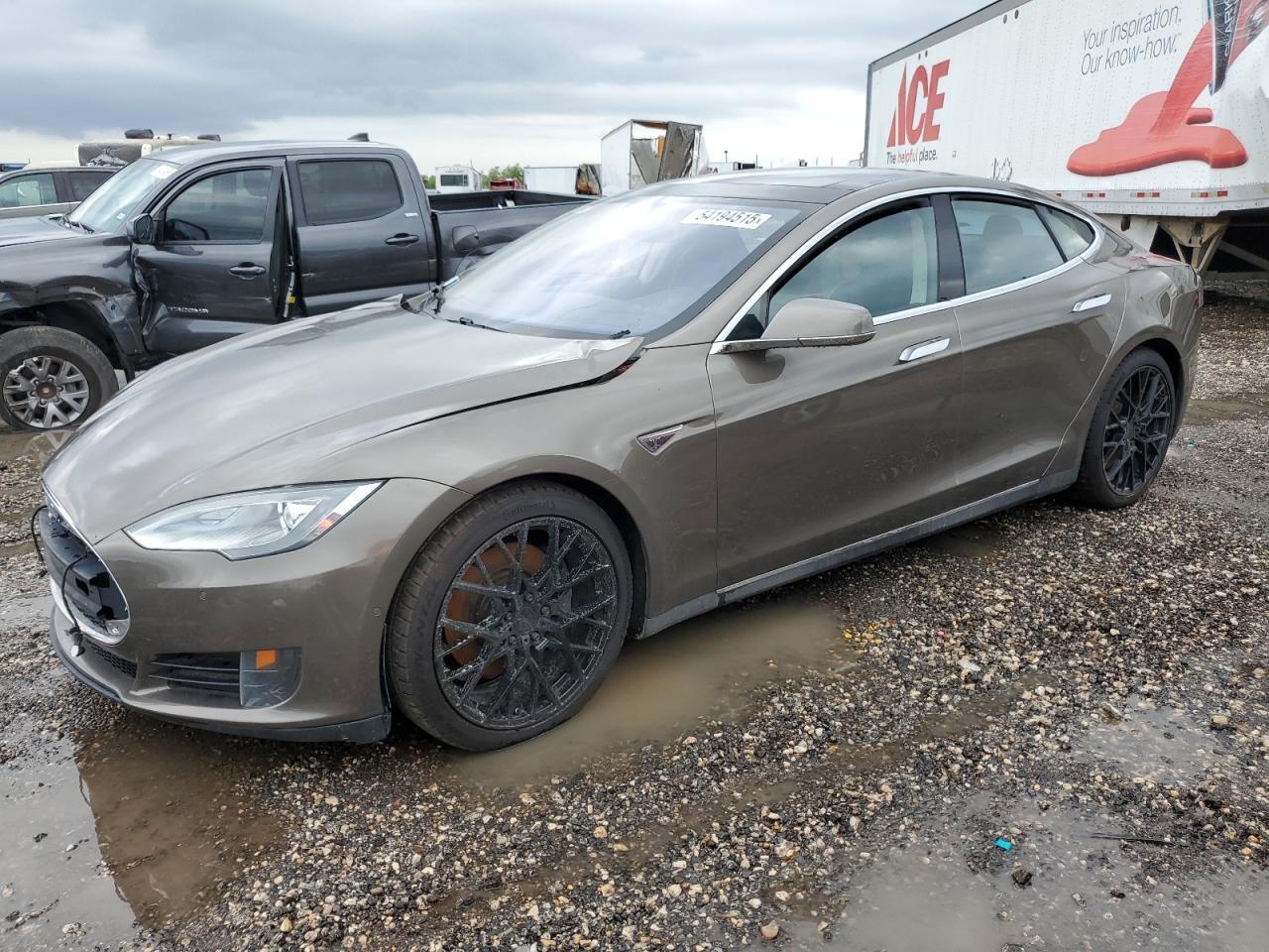 2015 Tesla Model S 85D, VIN 5YJSA1E20FF117464 — Engine fire