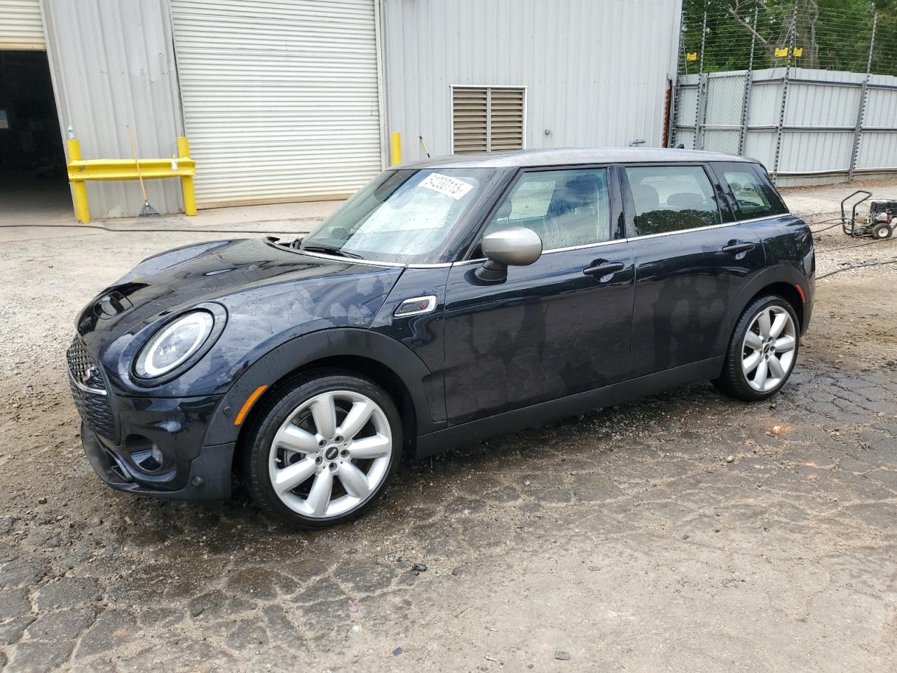 2023 MINI Clubman Cooper S, VIN WMWLV7C04P2T49046 — Перед