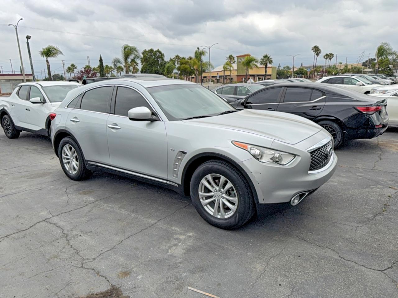 2017 Infiniti QX70, VIN JN8CS1MU1HM141372 — Auction photo