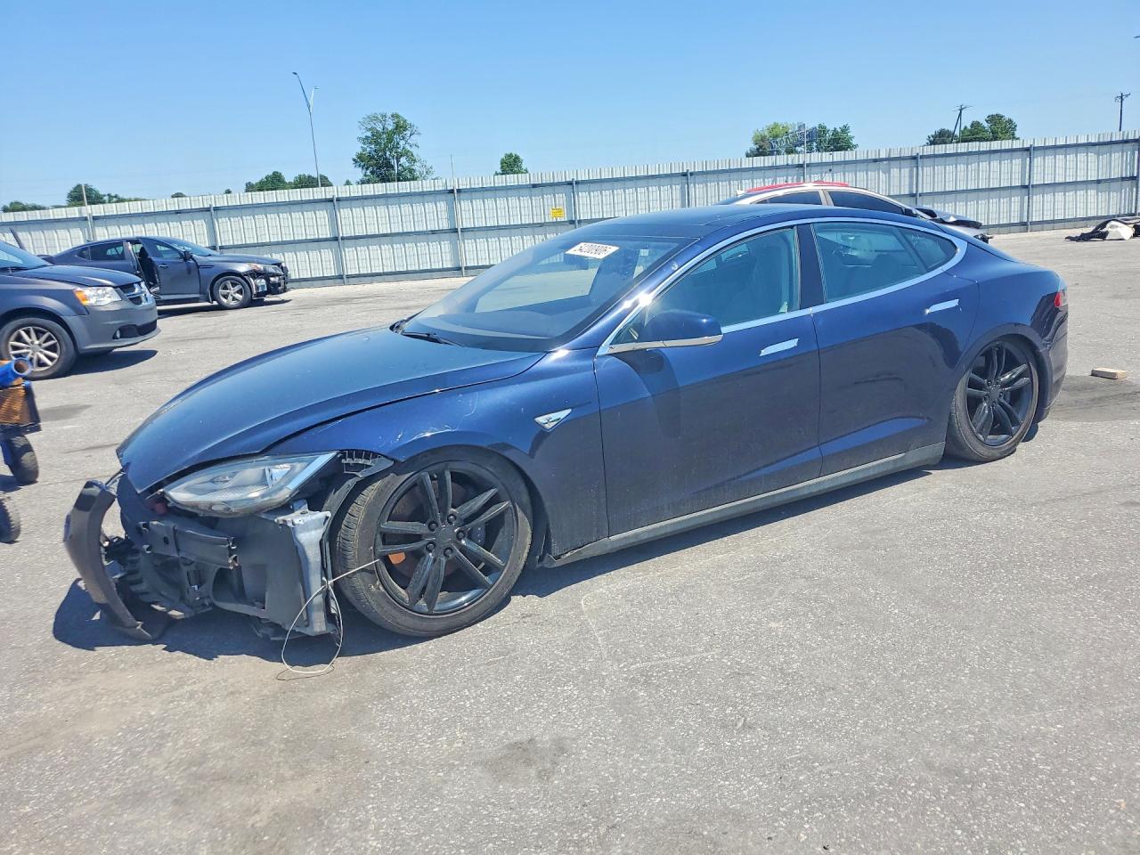 2013 Tesla Model S, VIN 5YJSA1AG2DFP12122 — Front end