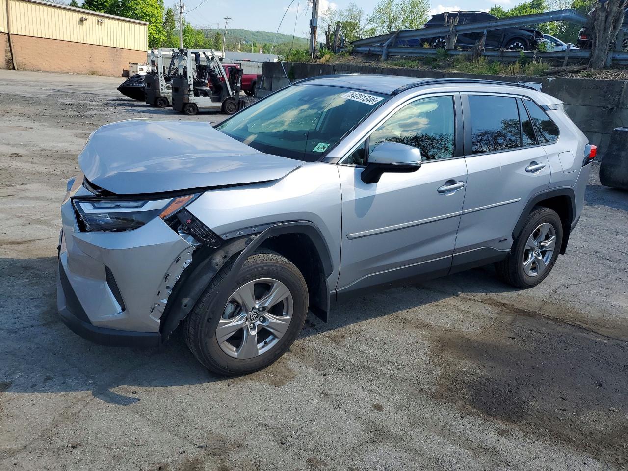2023 Toyota RAV4 Hybrid LE, VIN JTMMWRFV6PD186105 — Перед