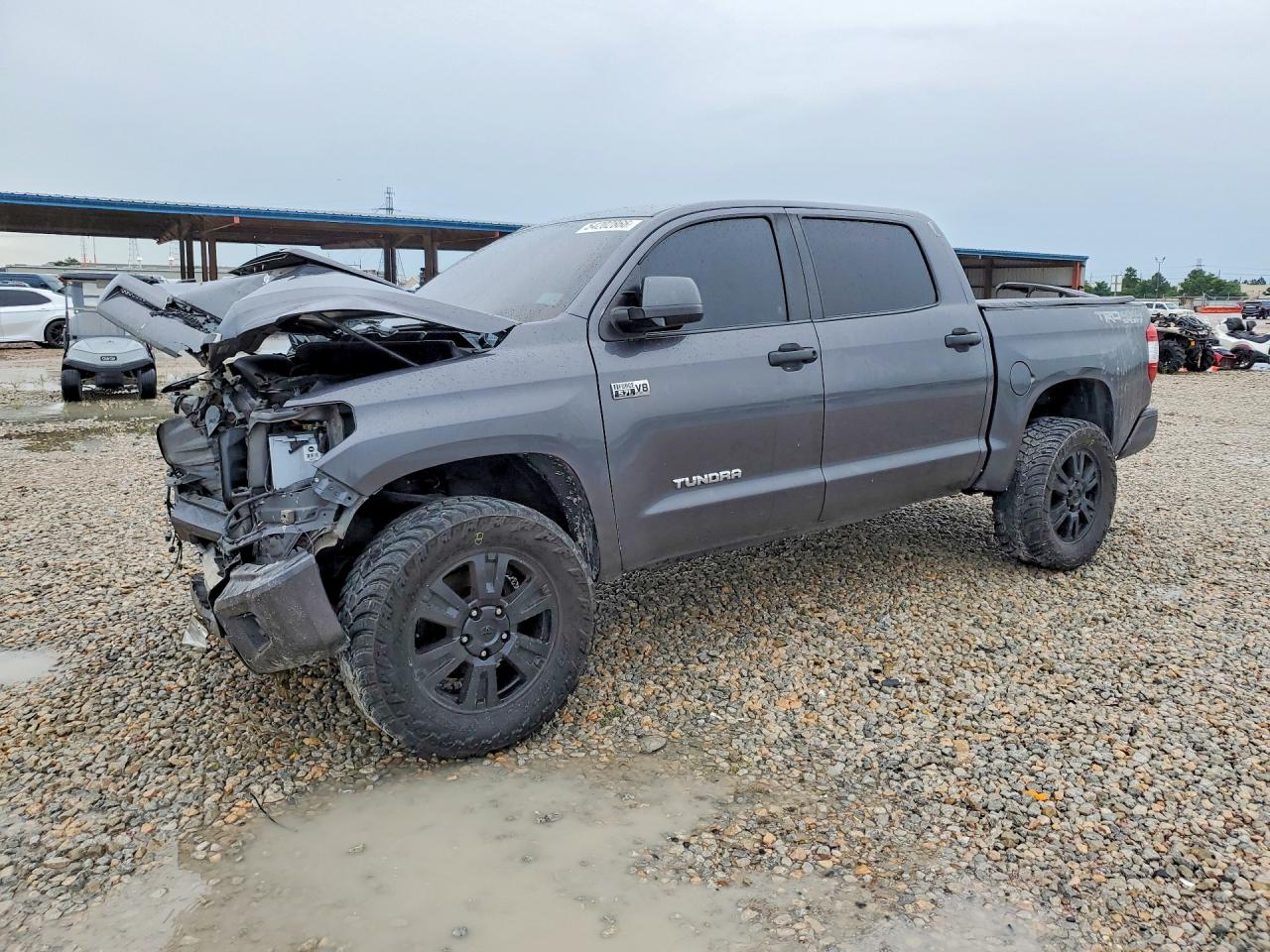 2019 Toyota Tundra SR5, VIN 5TFDW5F1XKX829553 — Front end