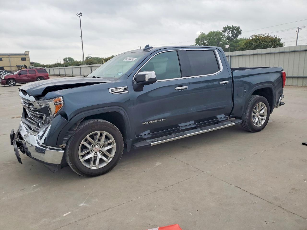 2020 GMC Sierra 1500 SLT, VIN 3GTP8DED7LG264570 — Front end