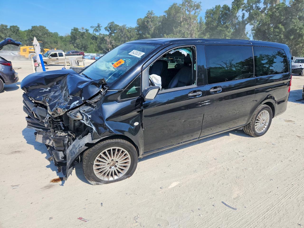 2018 Mercedes-Benz Metris Passenger, VIN WD4PG2EE2J3347247 — Front end