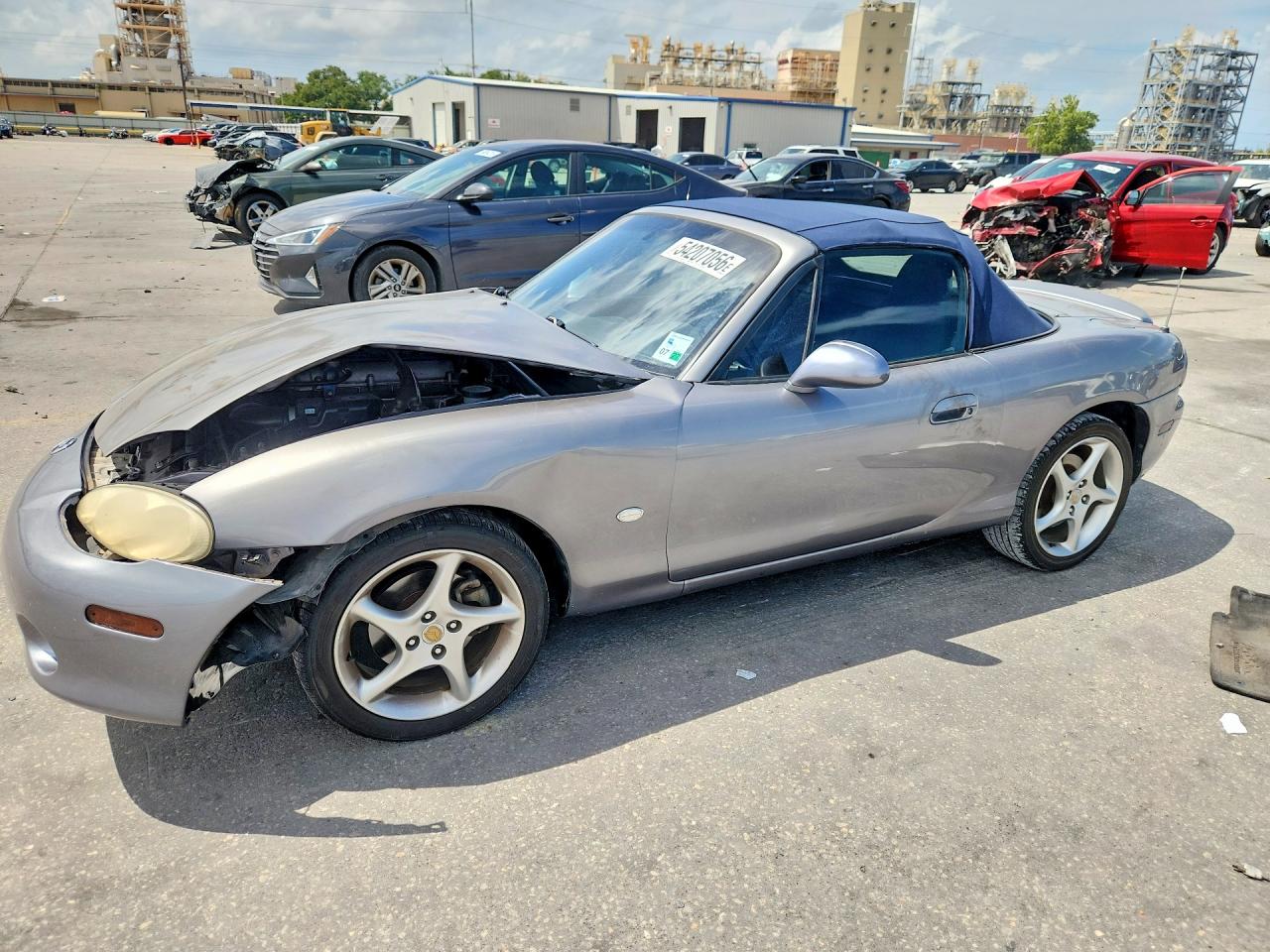 2003 Mazda MX-5 Miata Cloth, VIN JM1NB353830310275 — Front end