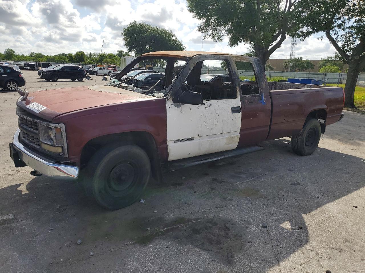 1998 Chevrolet Silverado 2500, VIN 1GCGC29R7WE164571 — Пожар в салоне