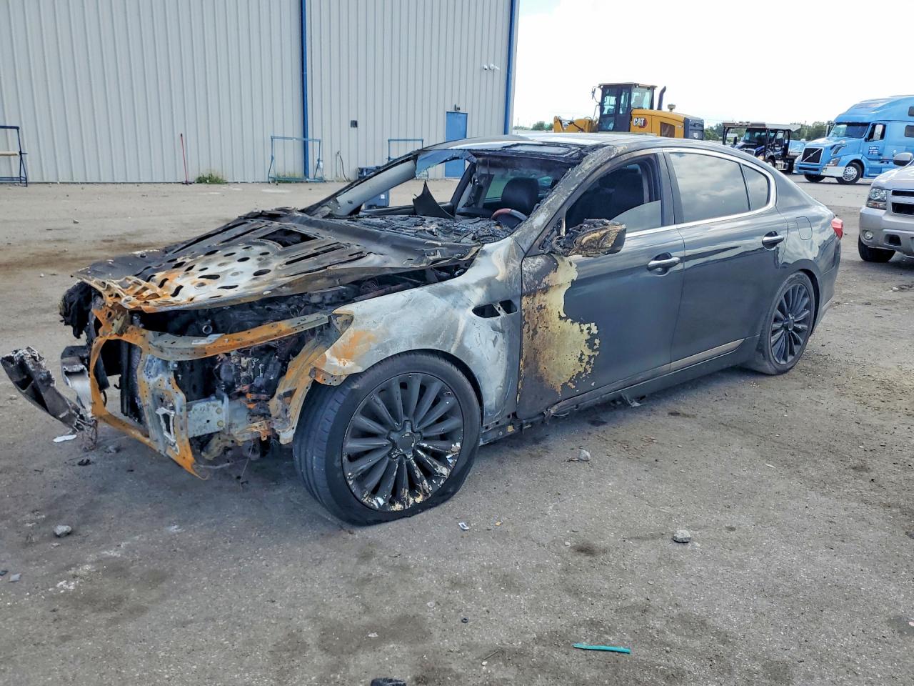 2015 Kia K900 Luxury, VIN KNALW4D43F6019662 — Burn