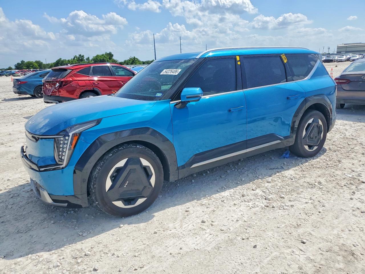 2025 Kia EV9 Land, VIN 5XYADFS56SG001039 — Front end
