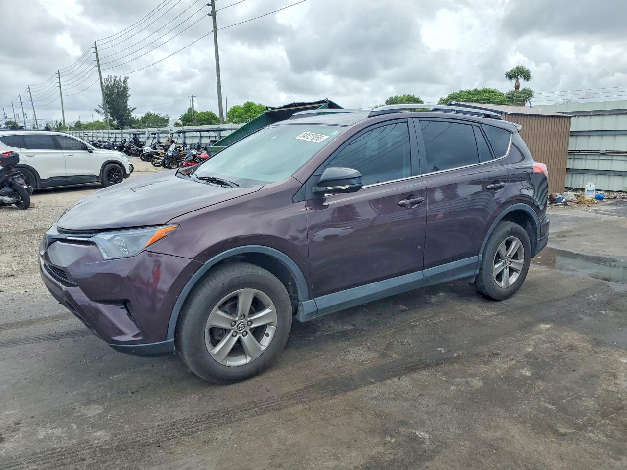 2018 Toyota RAV4 LE, VIN 2T3ZFREV5JW445670 — Ранее повреждён