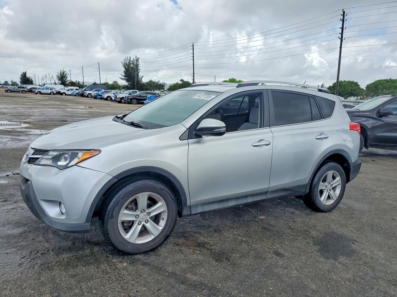 2014 Toyota RAV4 XLE, VIN 2T3WFREV4EW078141 — Ранее повреждён