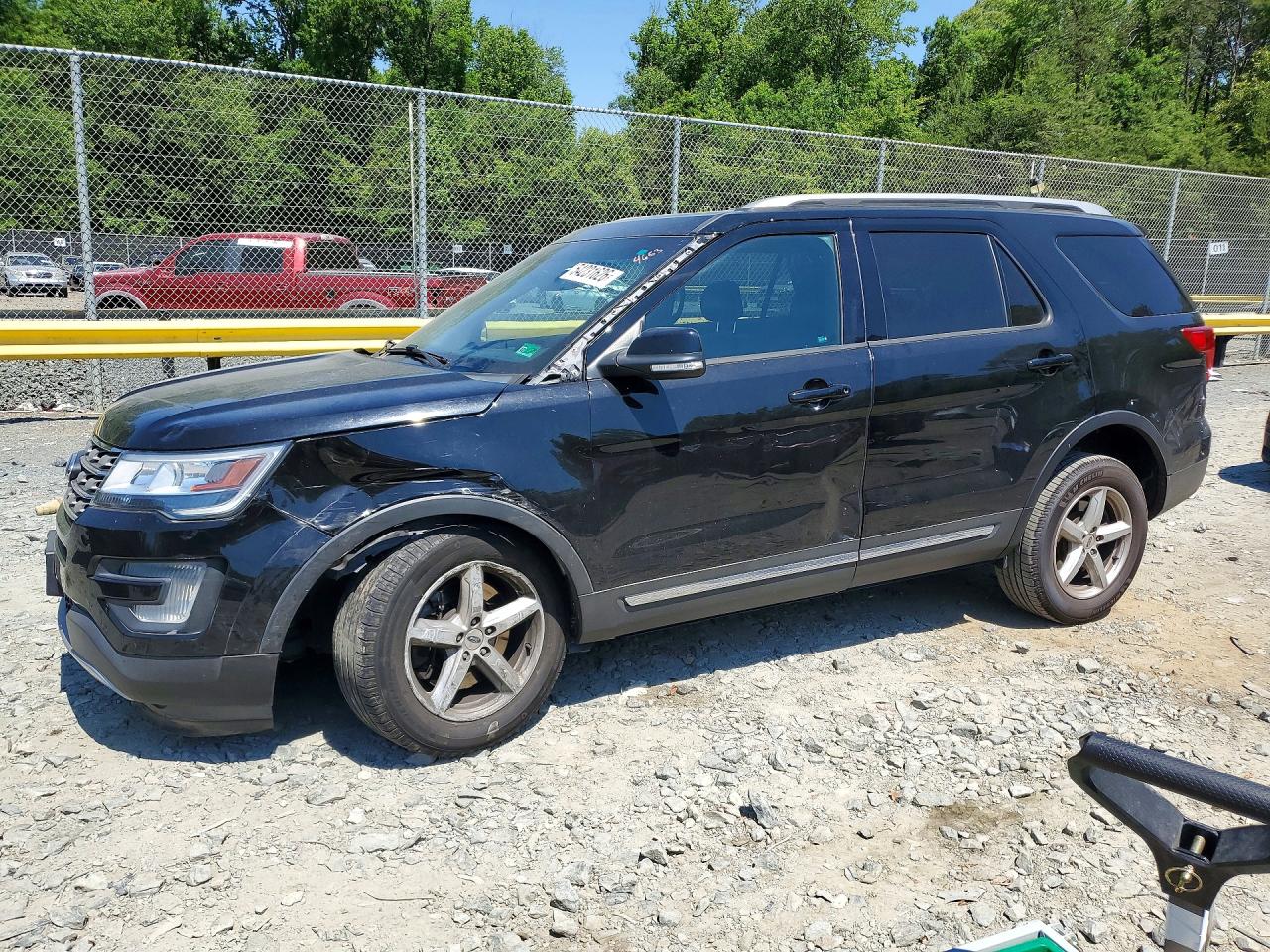 2017 Ford Explorer XLT, VIN 1FM5K8D8XHGC79809 — Front end
