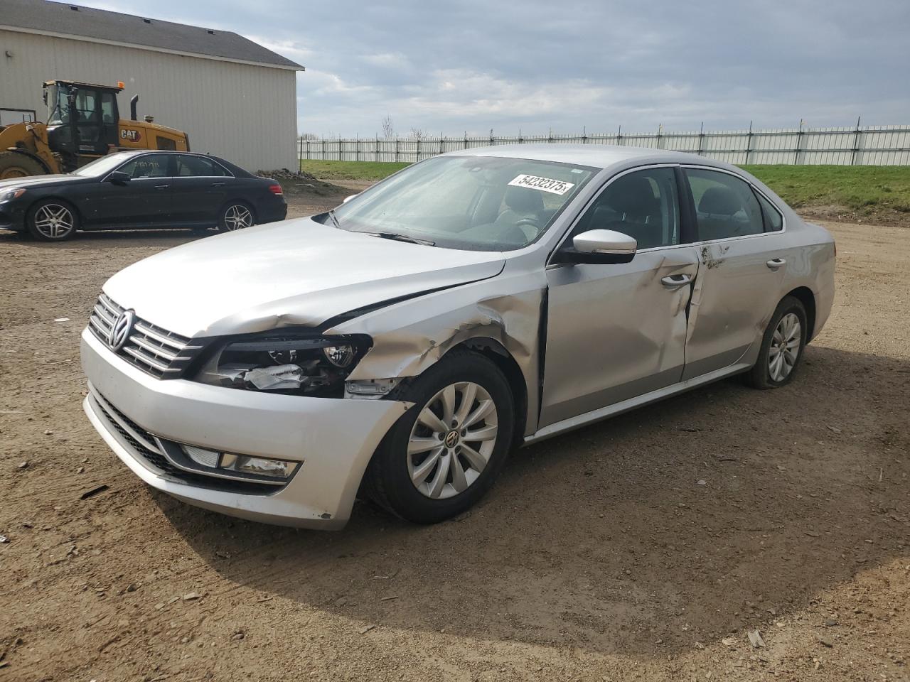 2015 Volkswagen Passat Limited Edition, VIN 1VWAT7A36FC094242 — Перед