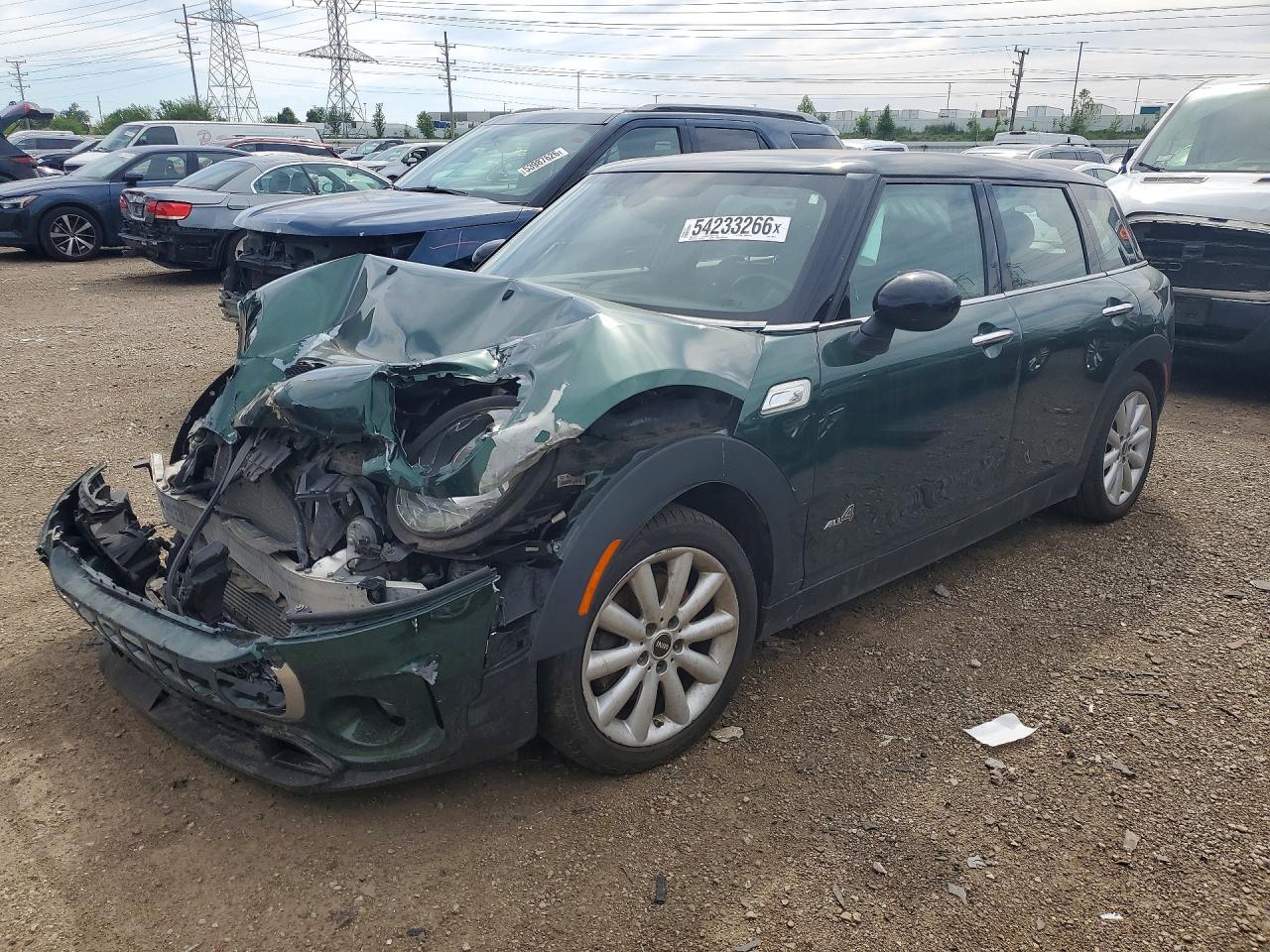 2017 MINI Clubman Cooper S, VIN WMWLU5C33H2E84475 — Перед