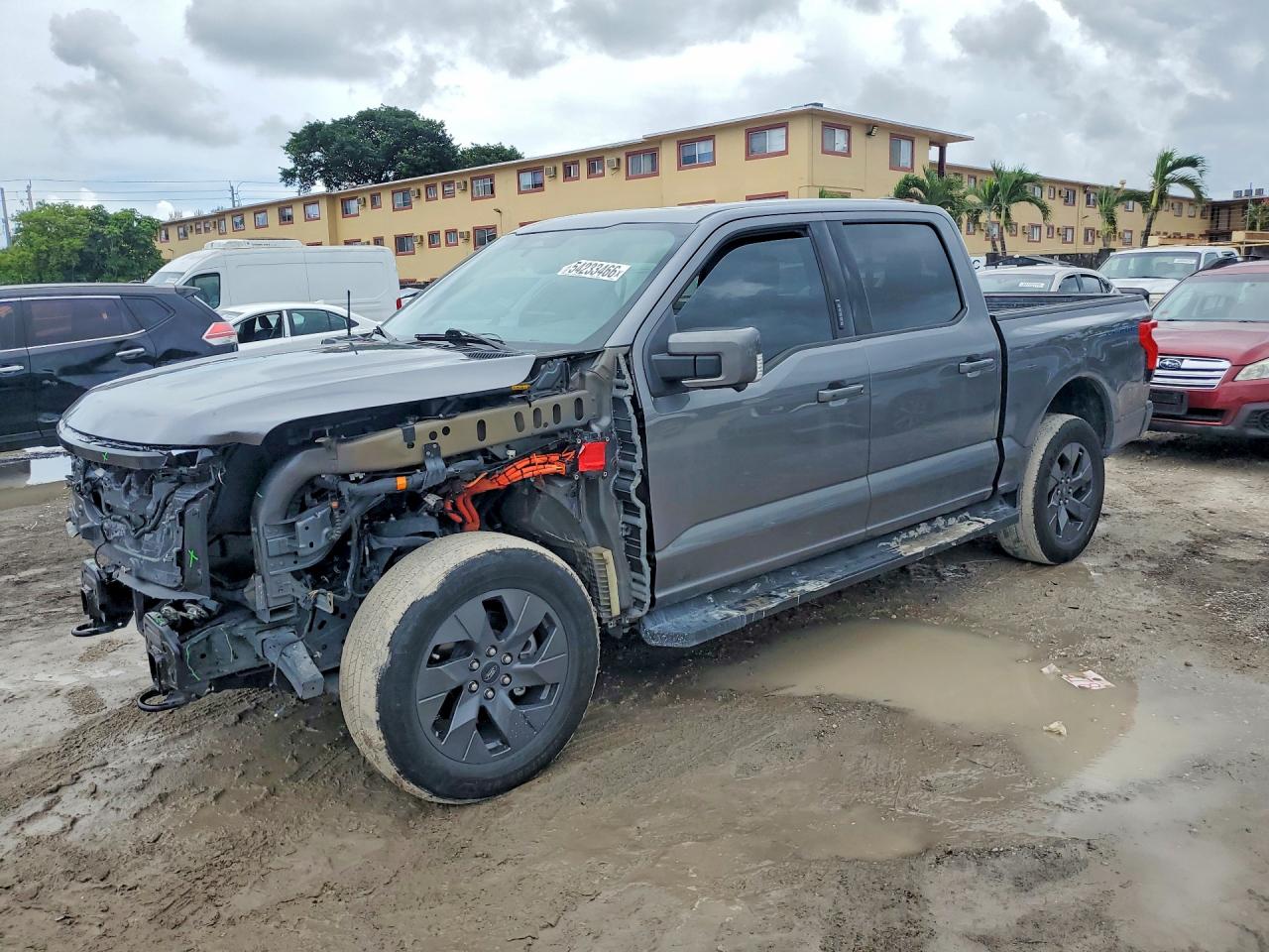 2024 Ford F-150 Lightning Lariat, VIN 1FT6W5L73RWG13125 — Front end