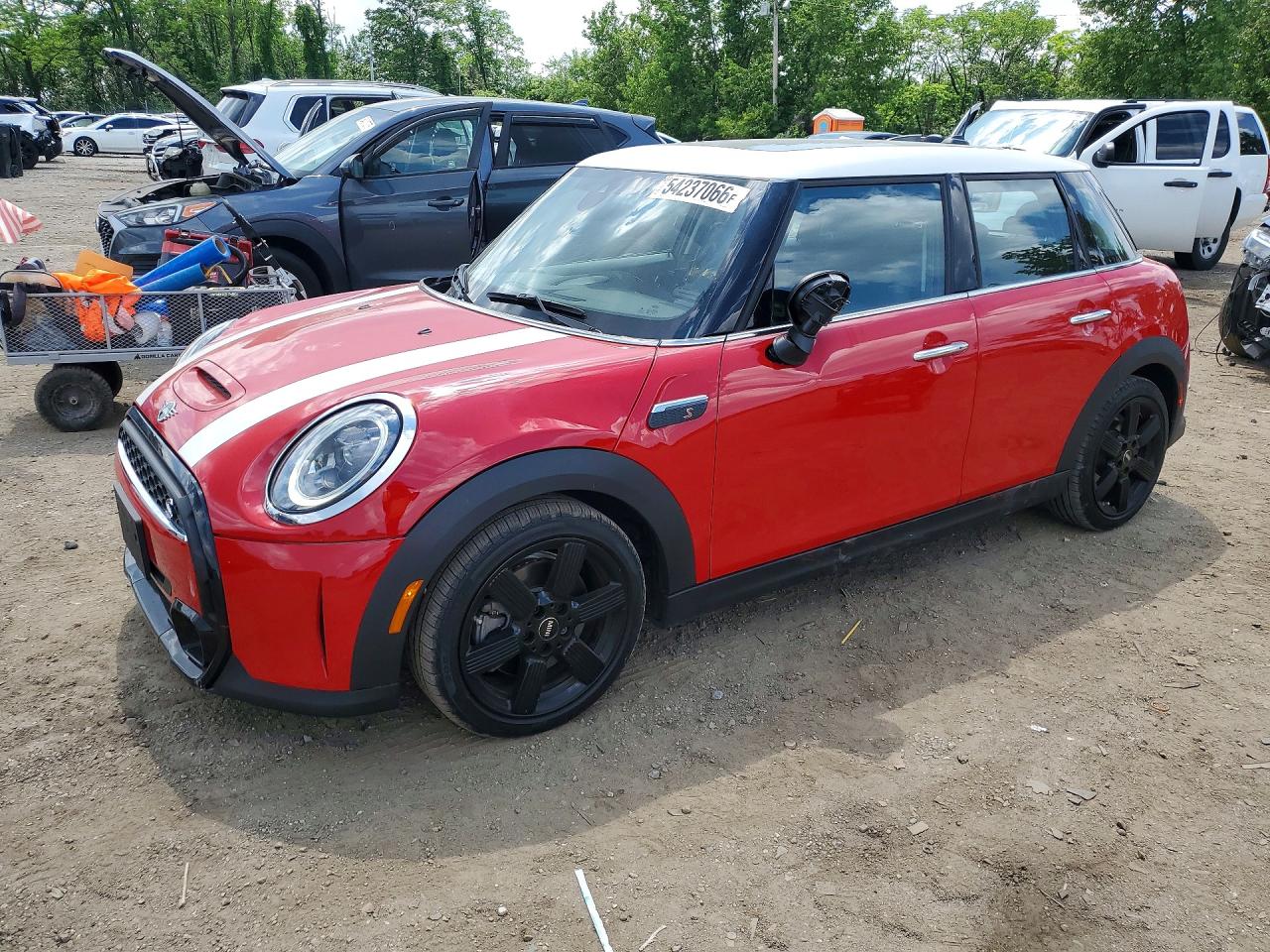 2023 MINI Hardtop 4 Door Cooper S, VIN WMW53DK06P2S60707 — Бок