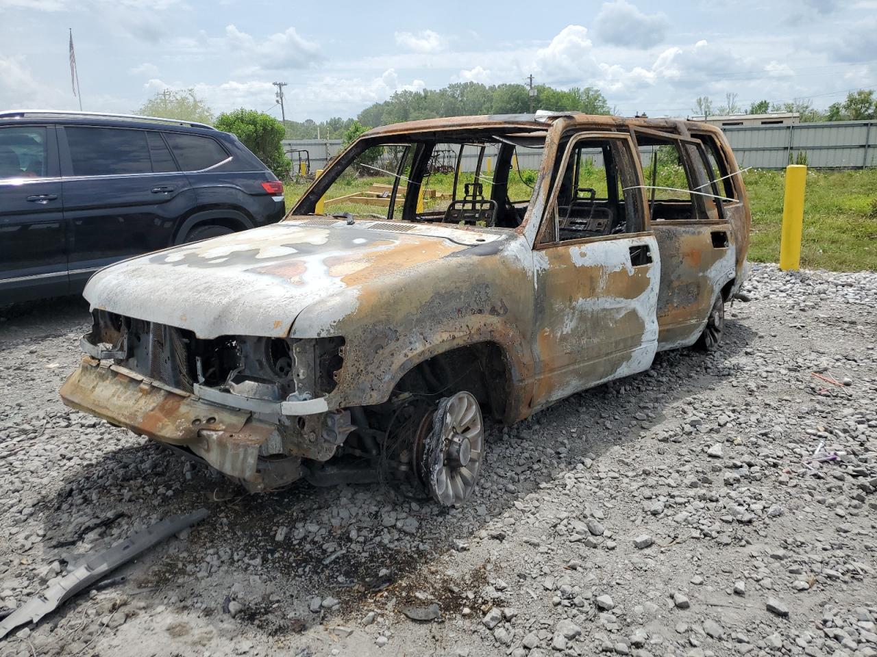 2002 Isuzu Trooper S, VIN JACDJ58X127J05877 — Пожар