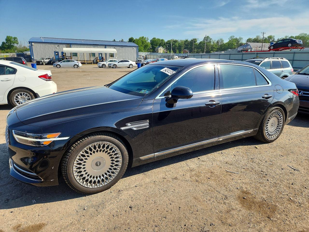 2021 Genesis G90 Premium, VIN KMTF34PA6MU090634 — Side