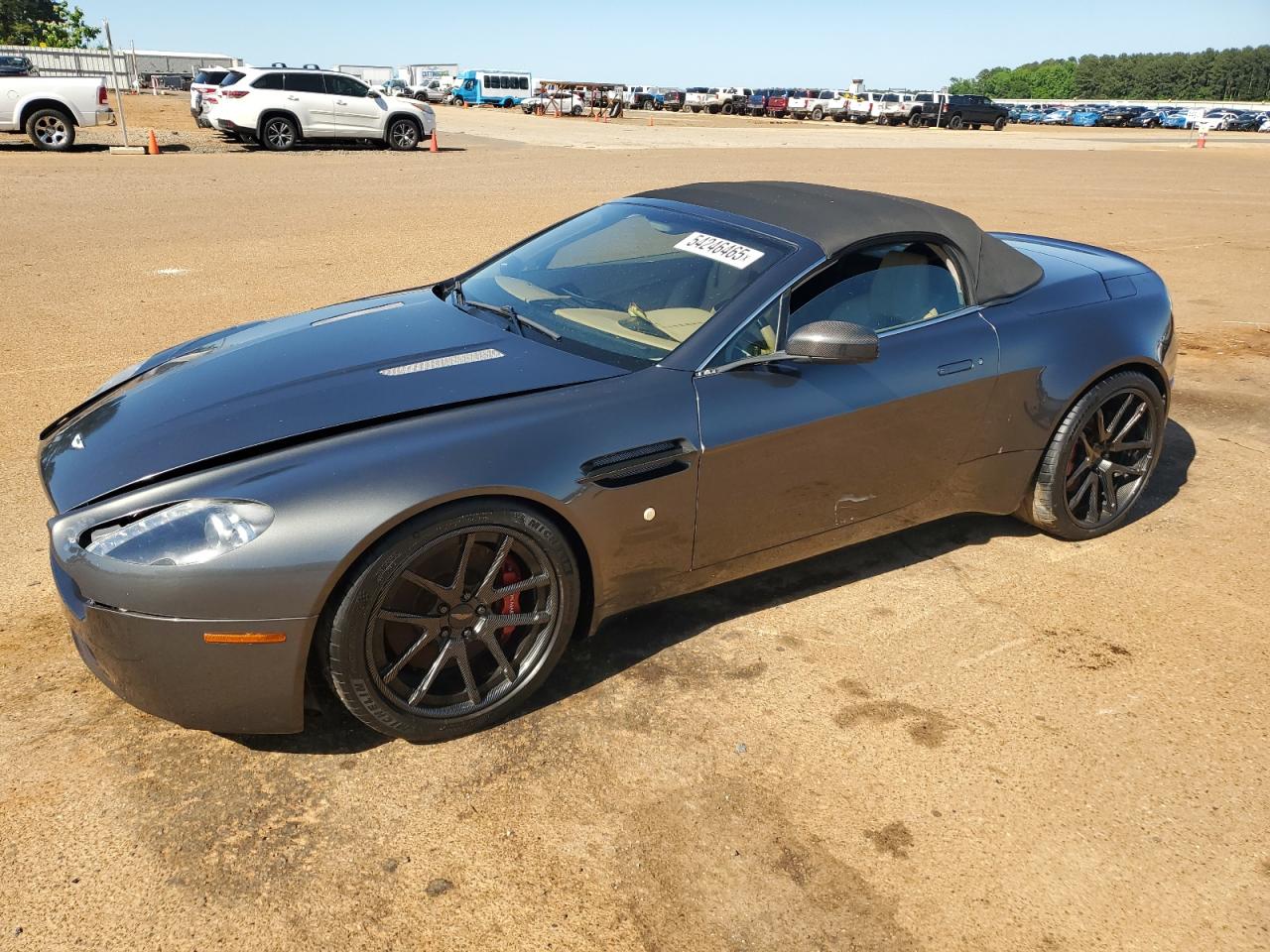 2009 Aston Martin Vantage, VIN SCFBF04C79GD11798 — Перед