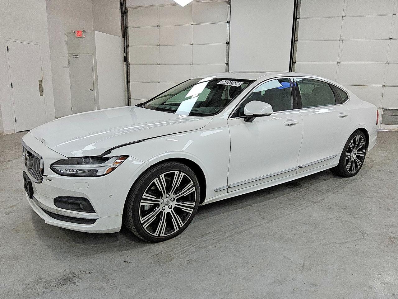2023 Volvo S90 Ultimate, VIN LVY062MA3PP336880 — Front end