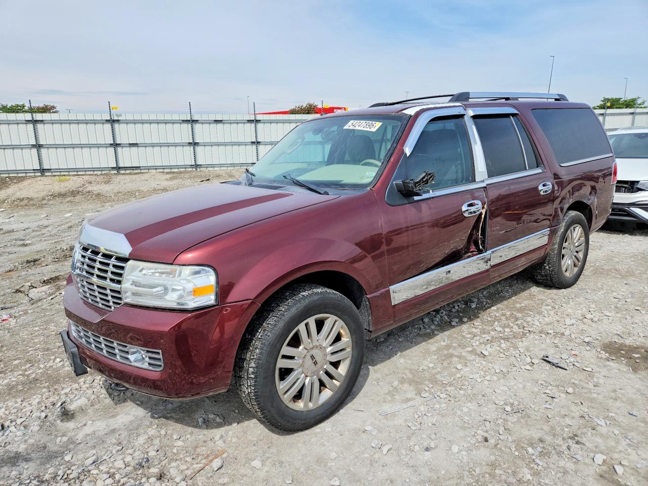2012 Lincoln Navigator, VIN 5LMJJ3J52CEL02645 — Side