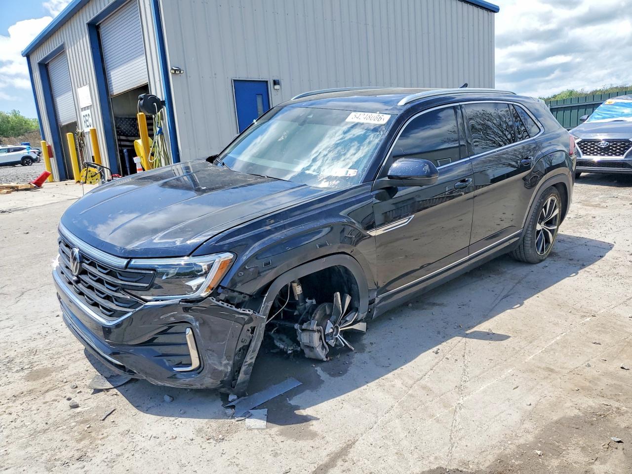 2025 Volkswagen Atlas SEL Premium R-Line, VIN 1V2FE2CA0SC224946 — Днище