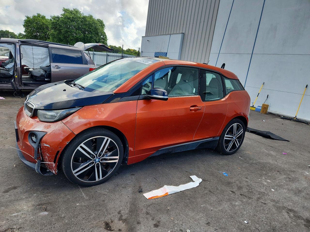 2016 BMW i3, VIN WBY1Z4C50GV506724 — Перед