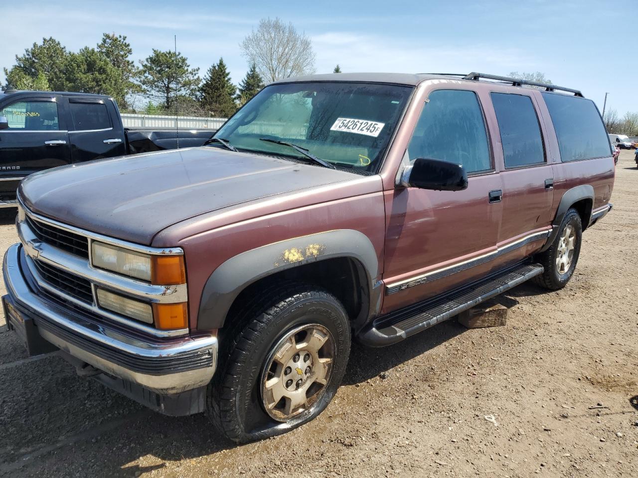 1997 Chevrolet Suburban, VIN 1GNFK16R9VJ363941 — Side