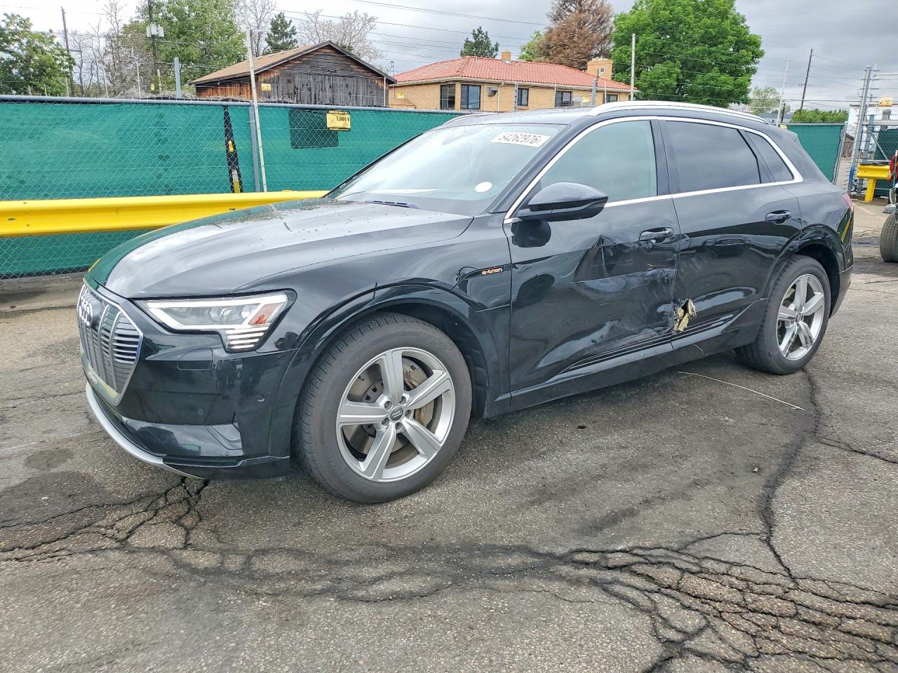 2019 Audi e-tron Prestige, VIN WA1VAAGE0KB020535 — Бок