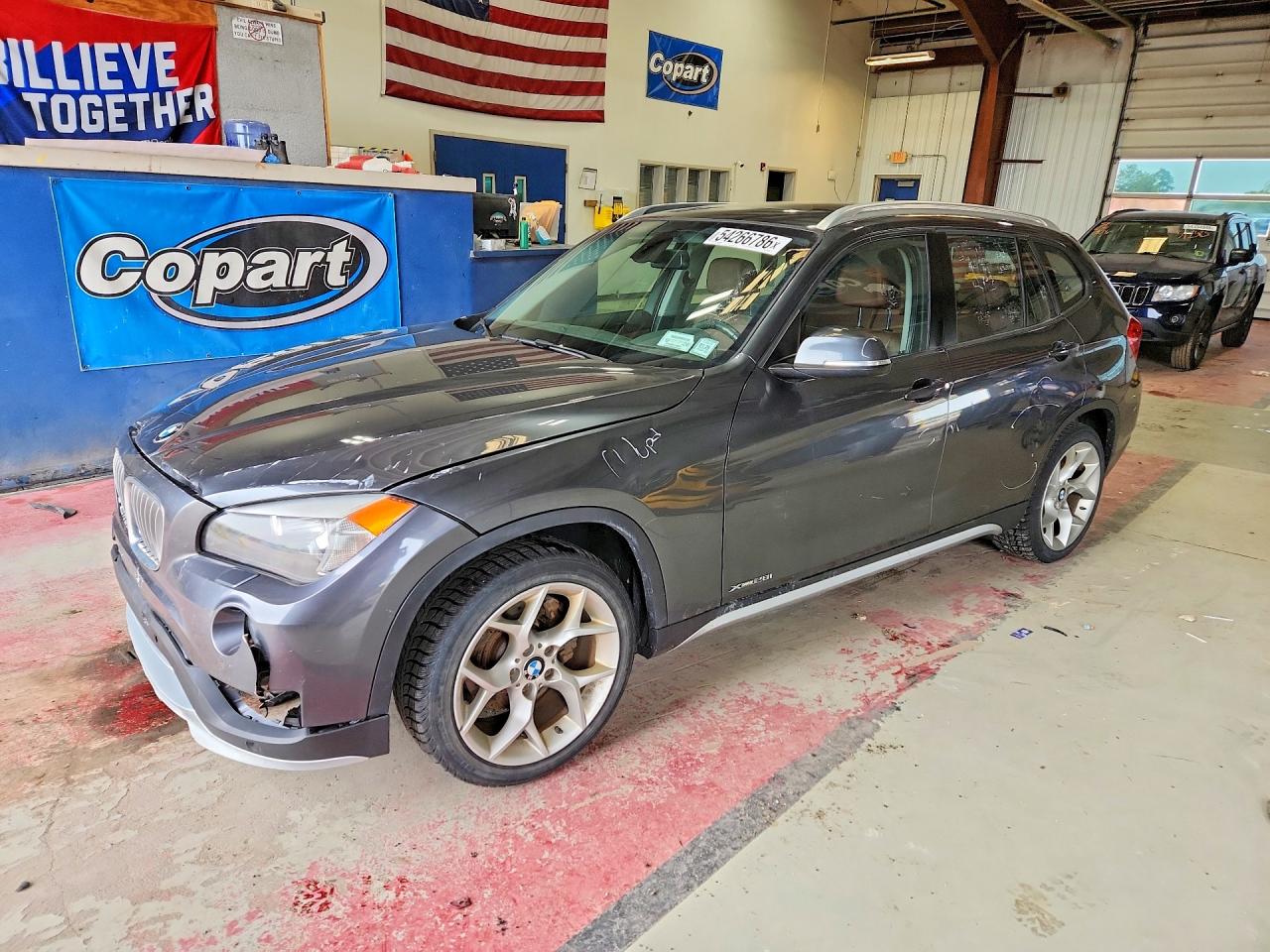 2015 BMW X1 xDrive28i, VIN WBAVL1C54FVY29690 — Front end