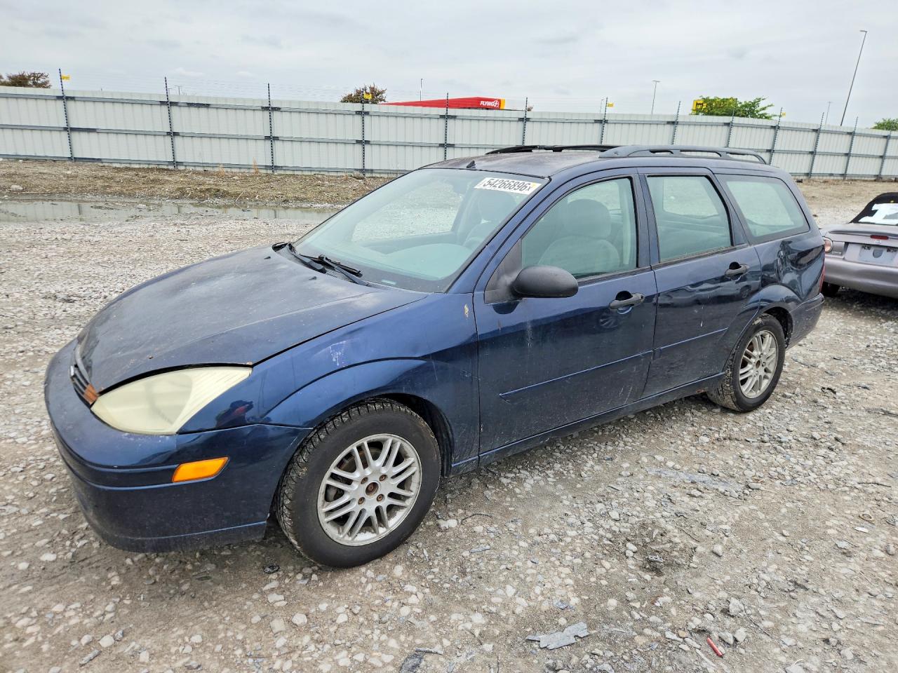 2002 Ford Focus SE Fleet, VIN 1FAFP36382W220789 — Перед