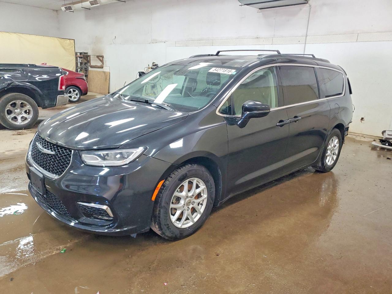 2022 Chrysler Pacifica Touring L, VIN 2C4RC1BG7NR147556 — Rear end