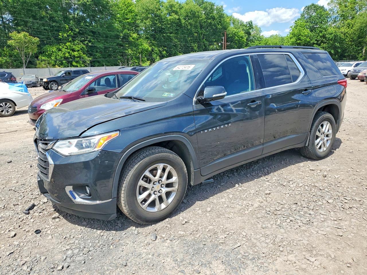 2019 Chevrolet Traverse LT Cloth, VIN 1GNEVGKW1KJ299732 — Front end