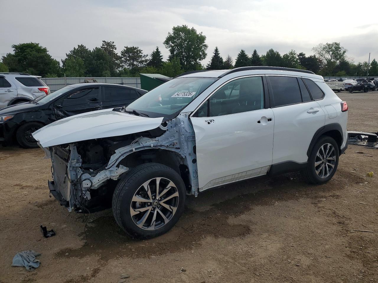 2022 Toyota Corolla Cross XLE, VIN 7MUDAABG4NV038713 — Front end